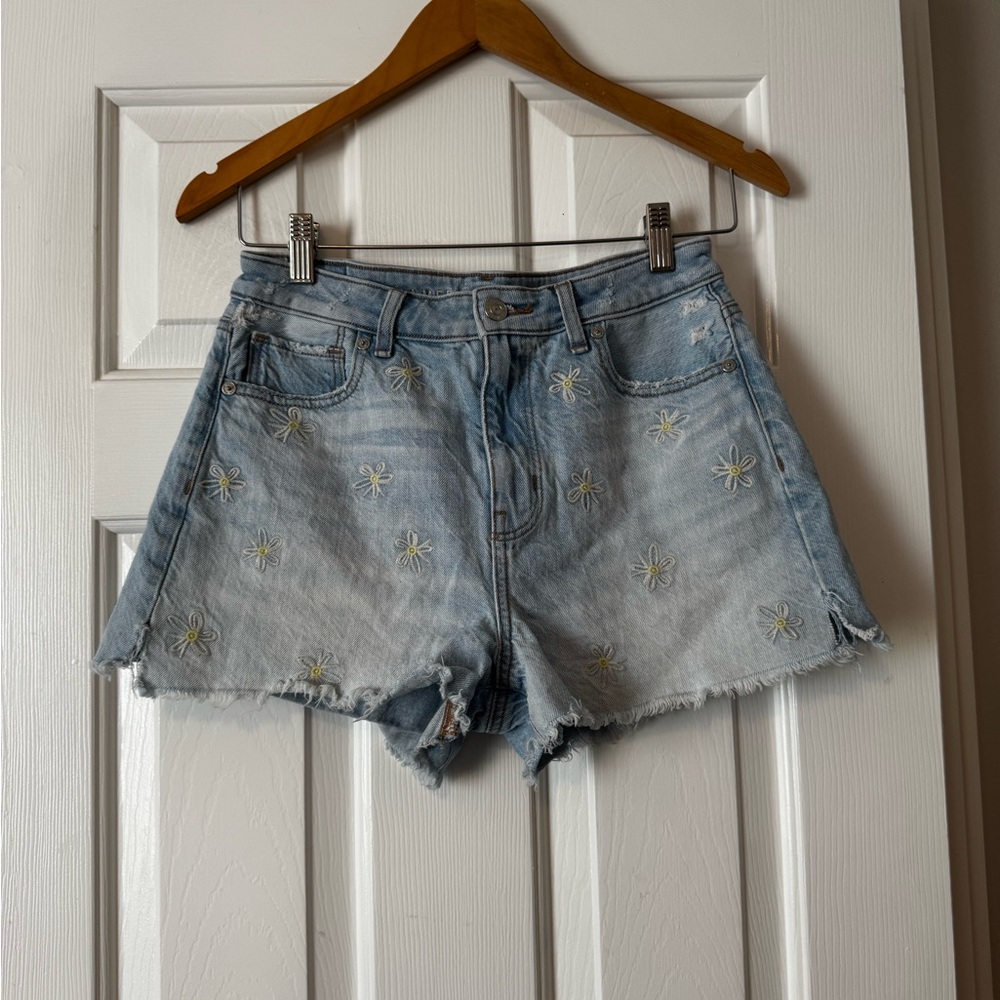 AMERICAN EAGLE Size 4 Mom Shorts with Daisy Floral Embroidery 0492